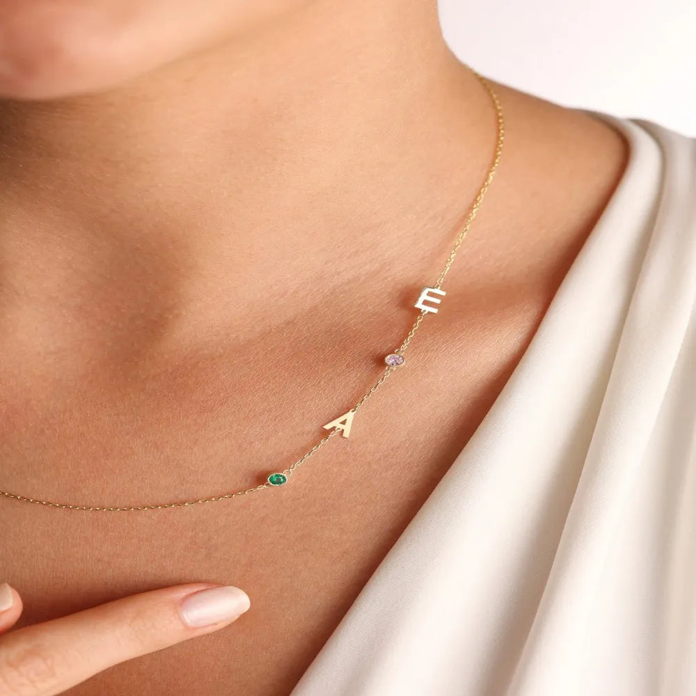 Collana laterale con lettera e pietra di nascita