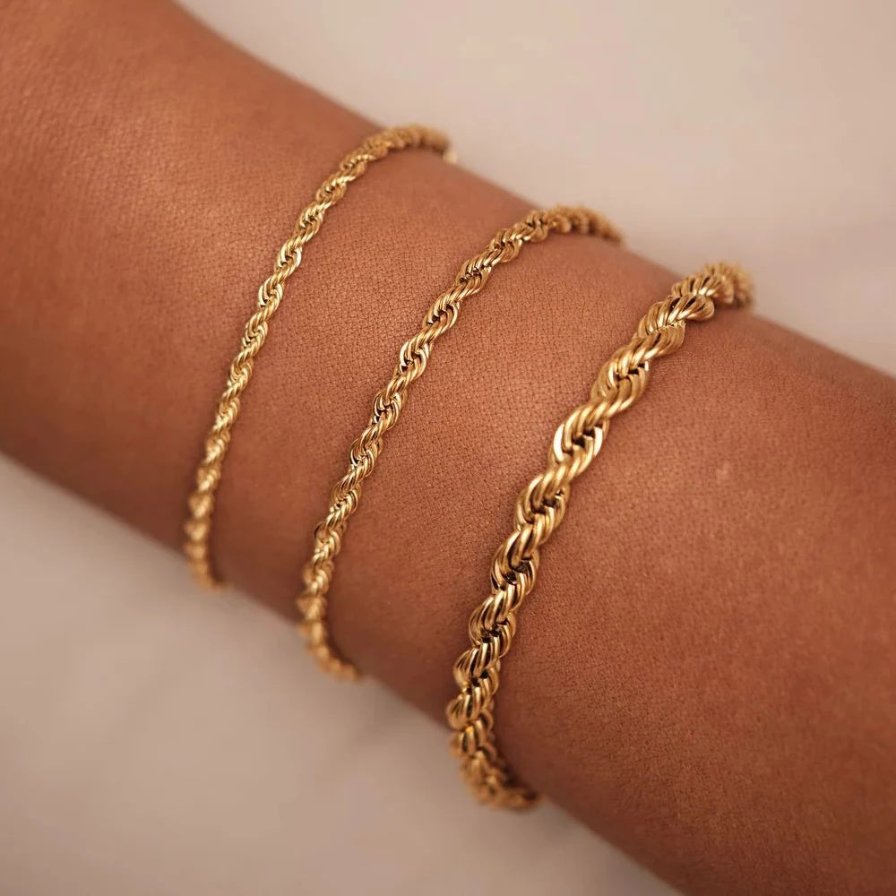 Twisted link chain in rope style