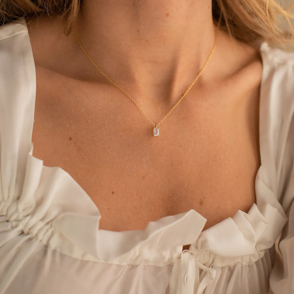 Collana con cristallo rettangolare