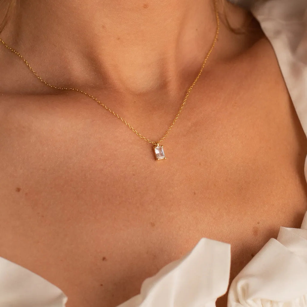 Collana con cristallo rettangolare